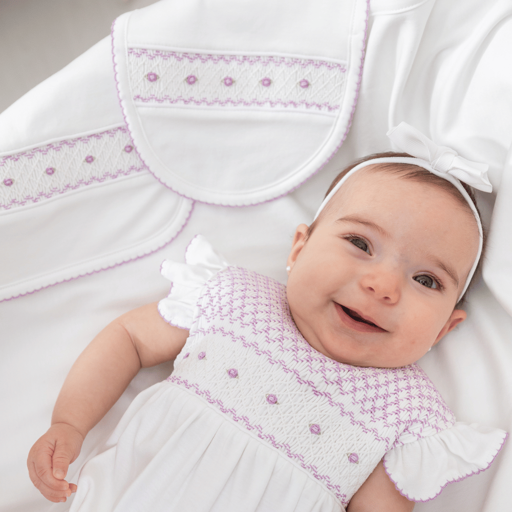 Set Babero y Babita Blanco Alita Smock Lila