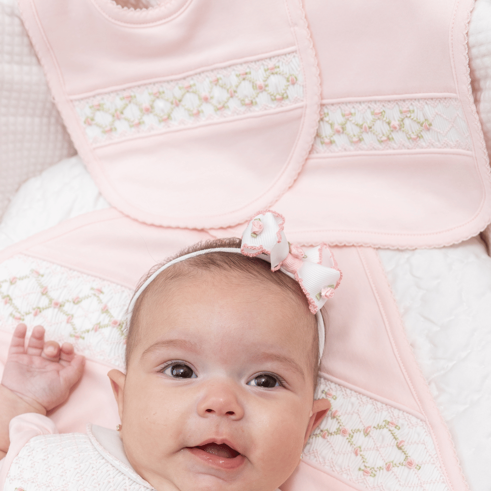 Set Babero y Babita Rosado Smock Trellis