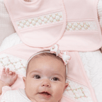 Set Babero y Babita Rosado Smock Trellis
