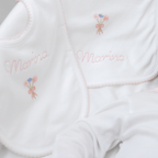 Set Babero y Babita Blanco - Flores