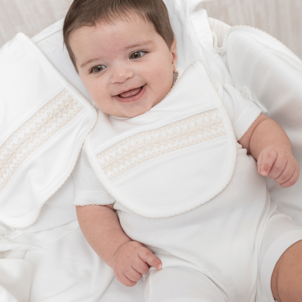 Set Babero y Babita Blanco/Beige Smock
