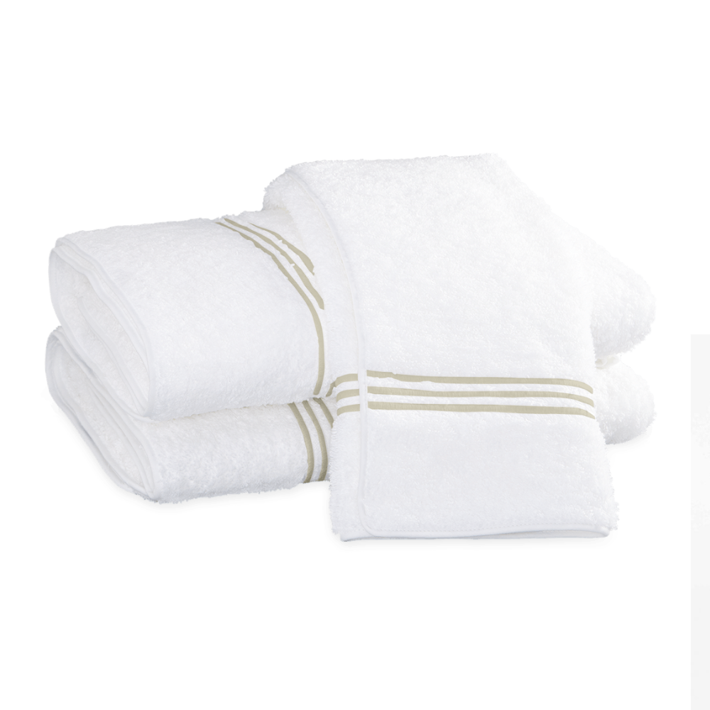 Bel Tempo Towel - White/Almond
